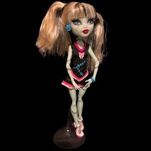 Monster High Scream Uniform Doll